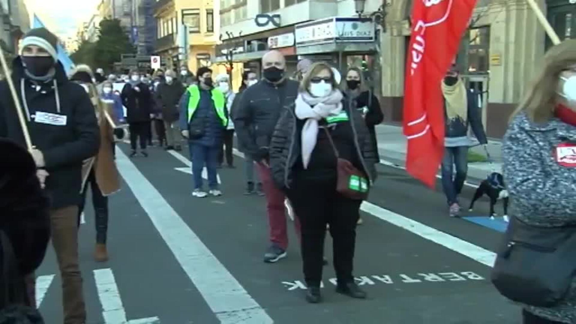 Quince mil personas se manifiestan en Donosti en defensa de la sanidad pública
