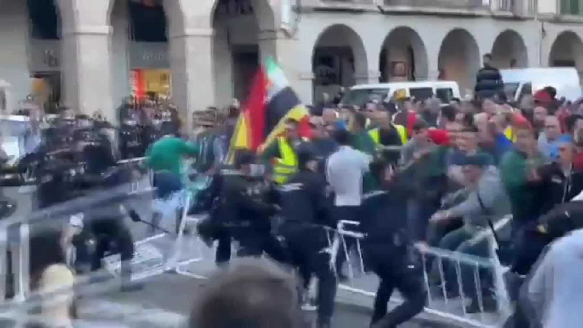 Tensa protesta en Don Benito para exigir a Sánchez soluciones a la sequía