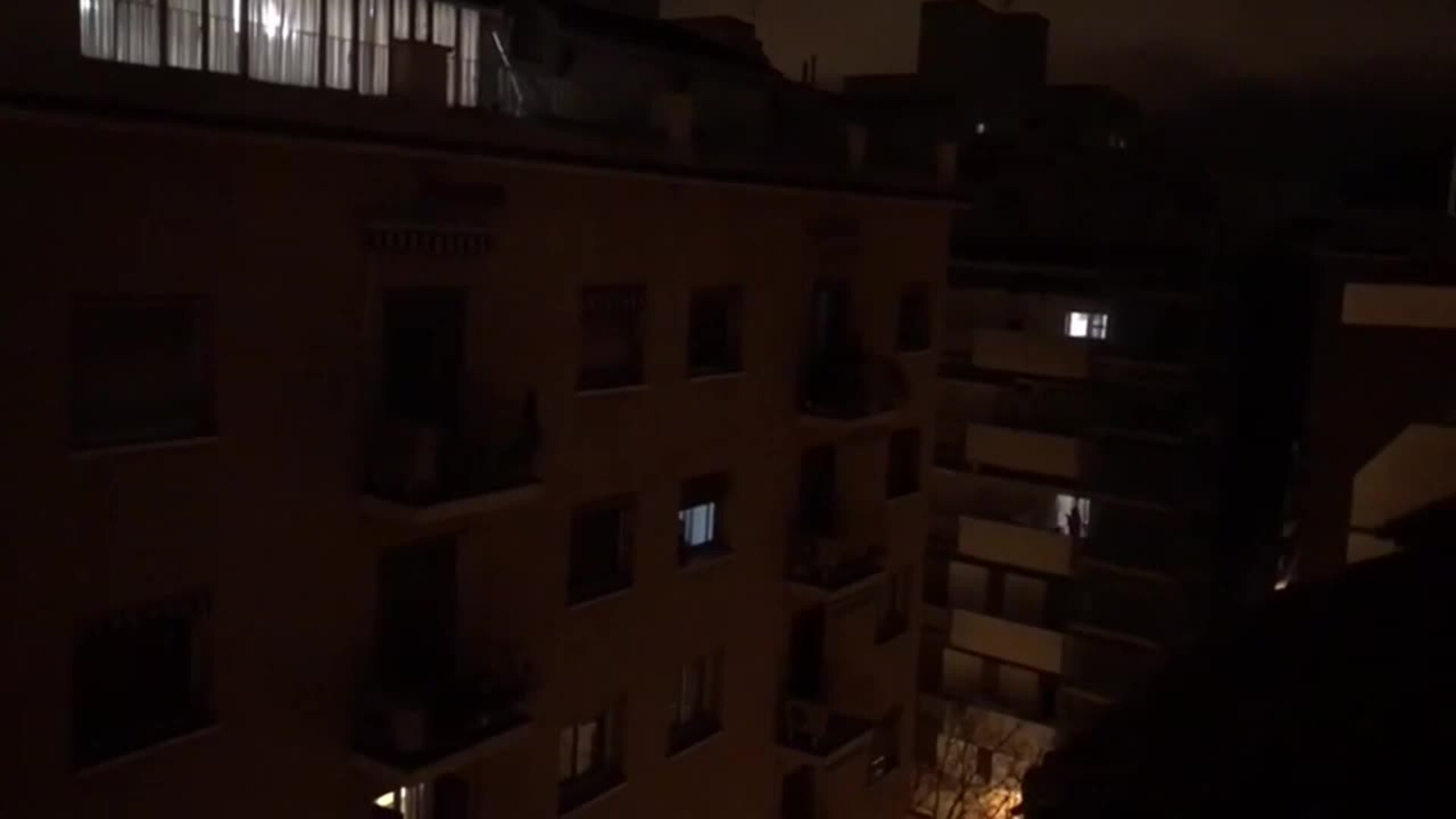 Barcelona vuelve a aplaudir a los profesionales más expuestos al coronavirus