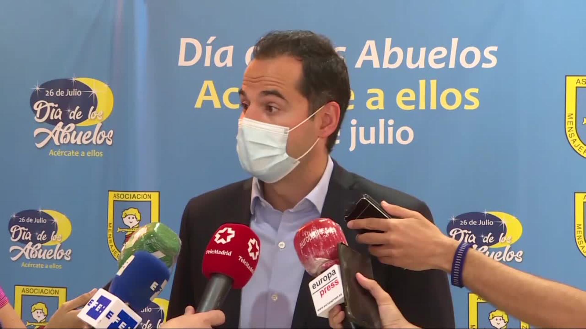 TUI cancela todos sus vuelos de Reino Unido a España y los políticos piden &quot;coordinación&quot;