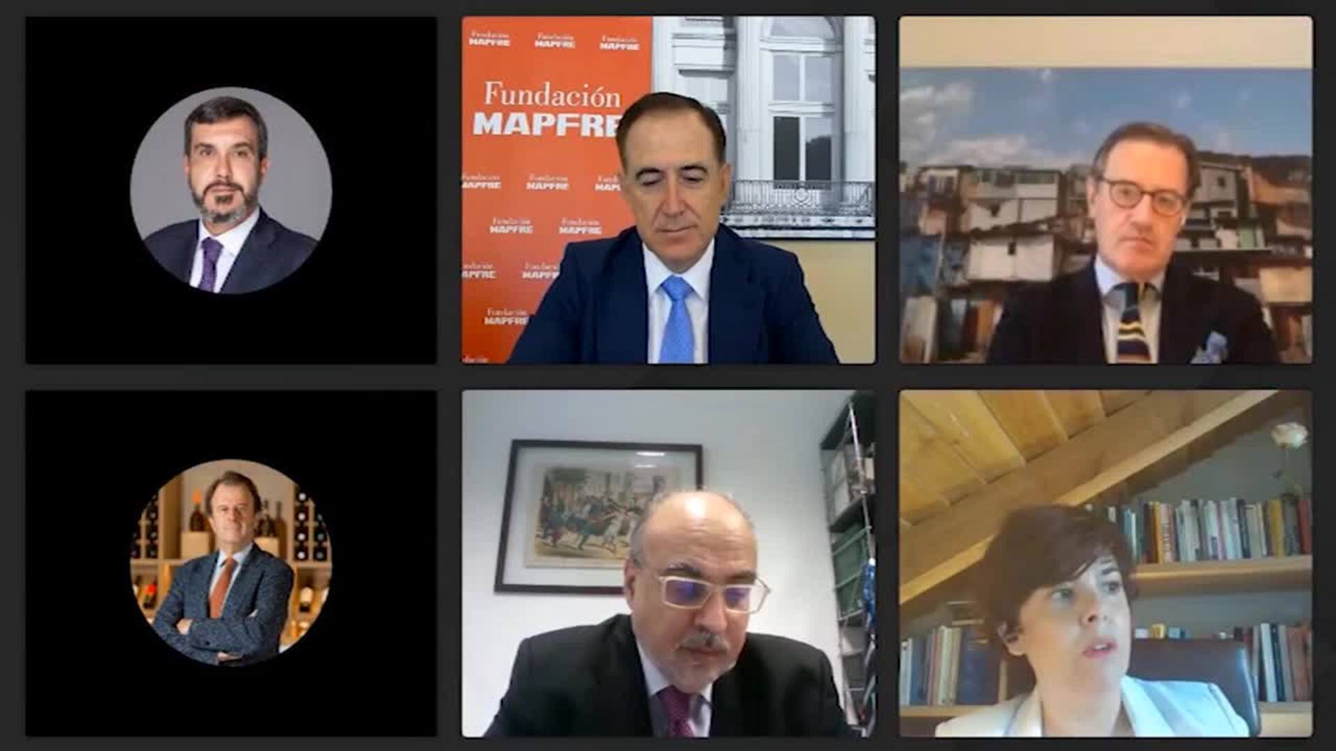 Sáenz de Santamaría recomienda &quot;moderación&quot; y un &quot;diálogo político&quot;