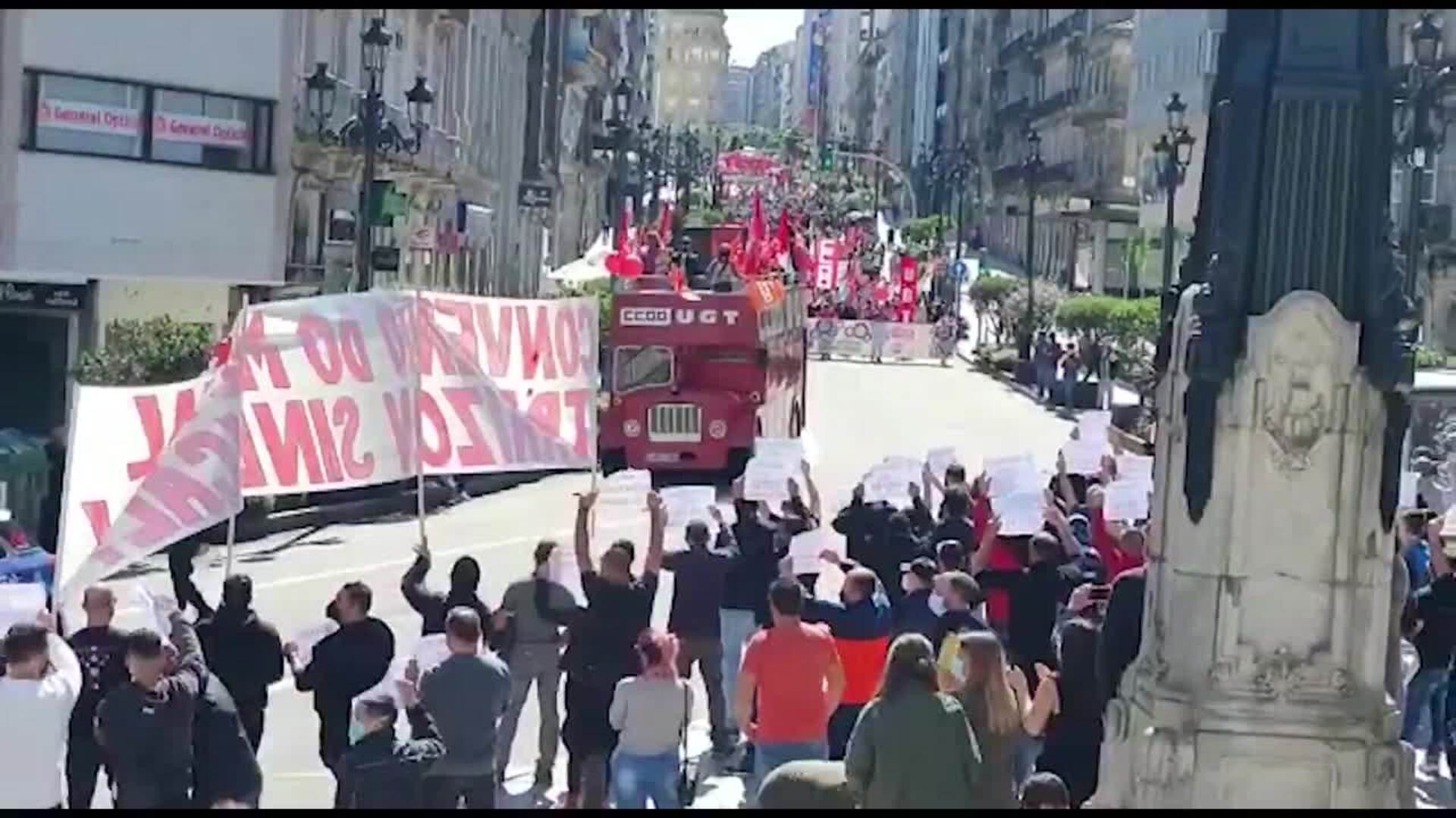Trabajadores del metal irrumpen en marchas del 1 de mayo en Vigo
