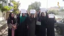 Las mujeres afganas salen a las calles de Kabul y protestan públicamente por sus derechos