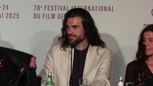 Laxe muestra en Cannes su apoyo a Domingo Corral, exdirector de Ficción de Movistar Plus+
