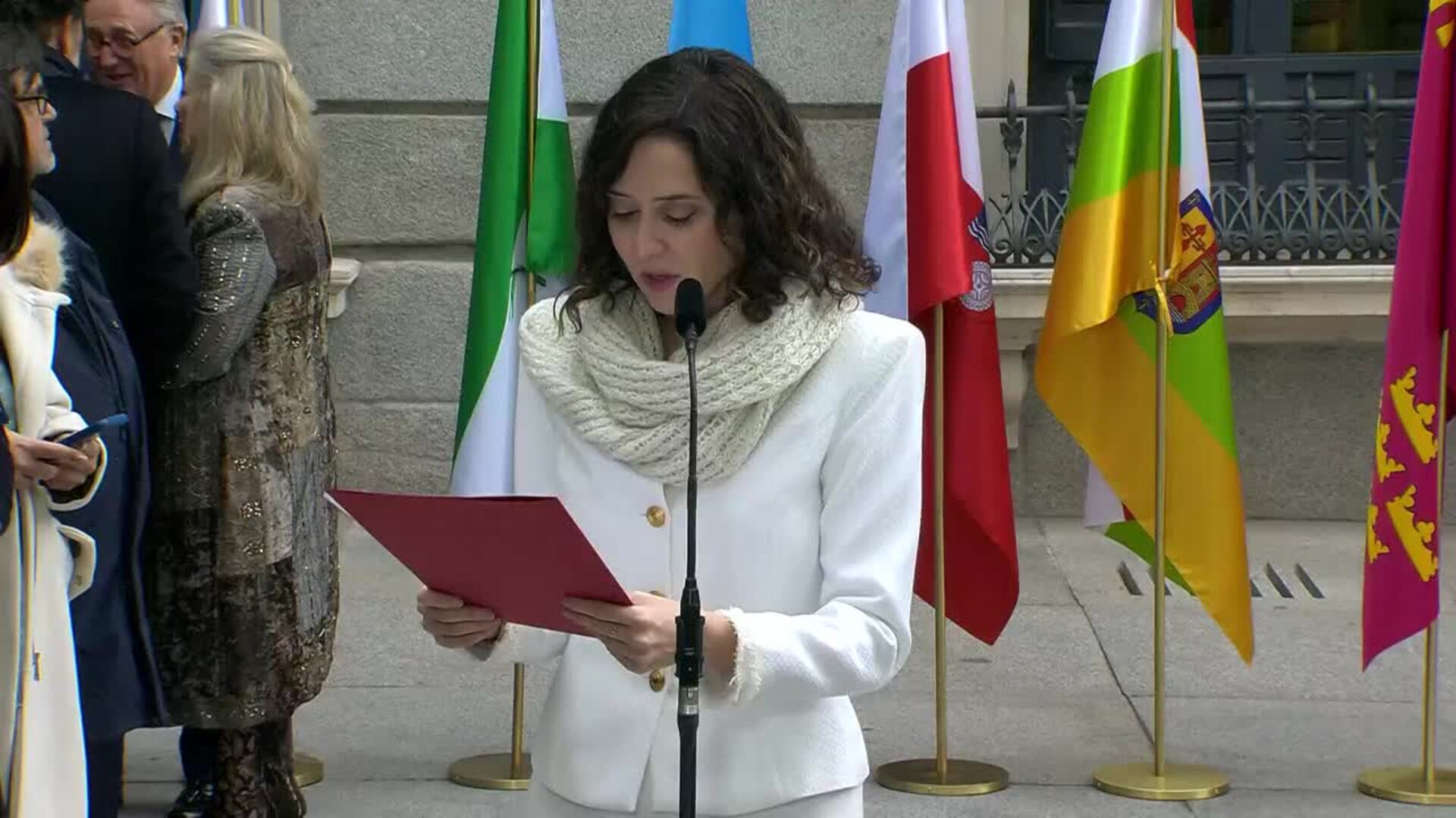 Ayuso reprende a Sánchez por "poner en tela de juicio" el sistema sanitario