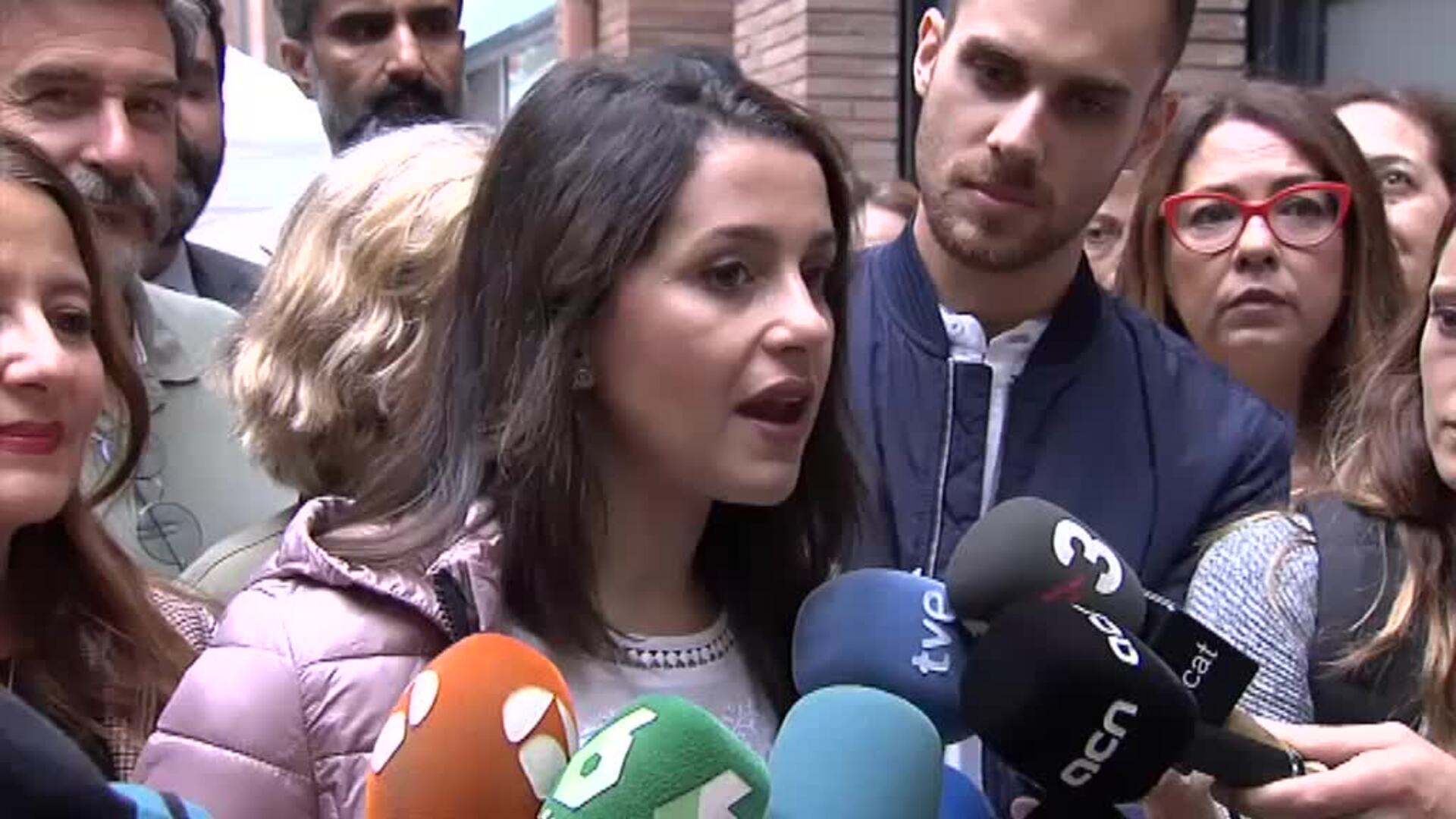 Arrimadas pide a Sánchez que rectifique y que el PSC apoye la moción de censura contra Torra