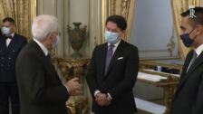 Conte presenta su dimisión como primer ministro a Mattarella que confía en cerrar la crisis el viernes