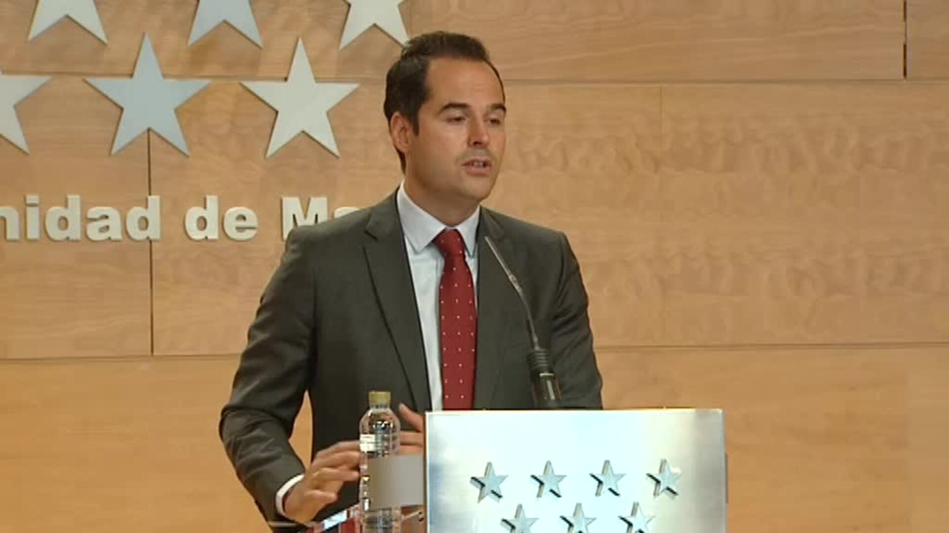 La Comunidad de Madrid se plantea ahora el uso obligatorio de la mascarilla