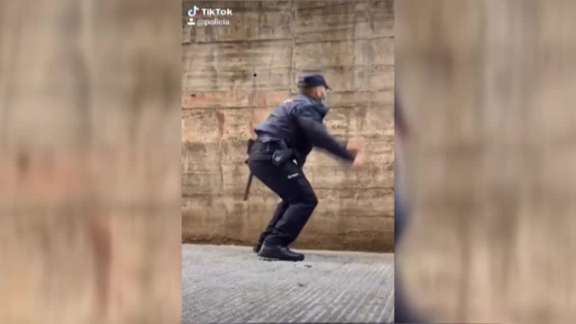 La Policía Nacional triunfa en TikTok con su cuenta verificada