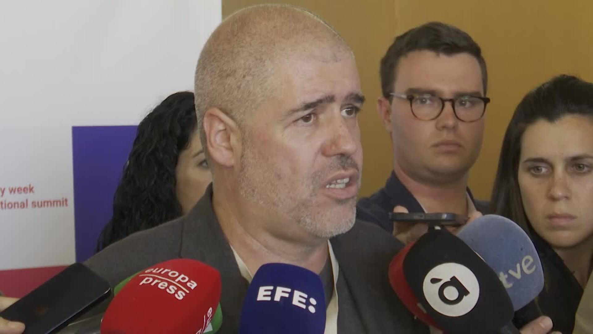 CCOO y UGT, &quot;perplejos&quot; con la posición de Garamendi sobre la jornada laboral de 4 días