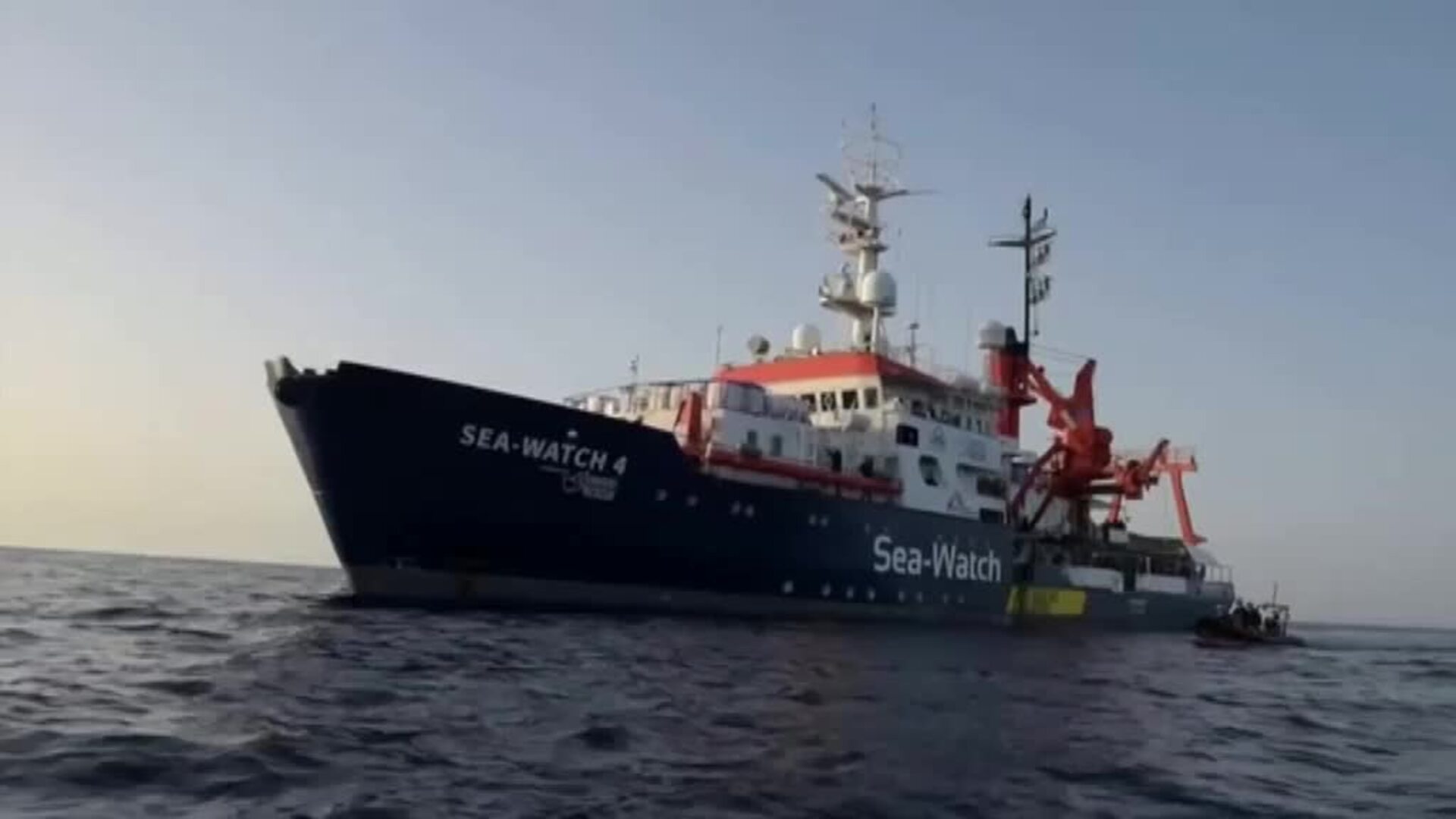 197 migrantes rescatados frente a la costa de Libia