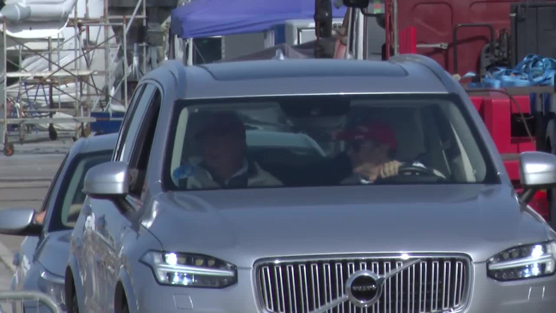 El Emérito abandona las inmediaciones del náutico tras la victoria del Bribón en la primera jornada