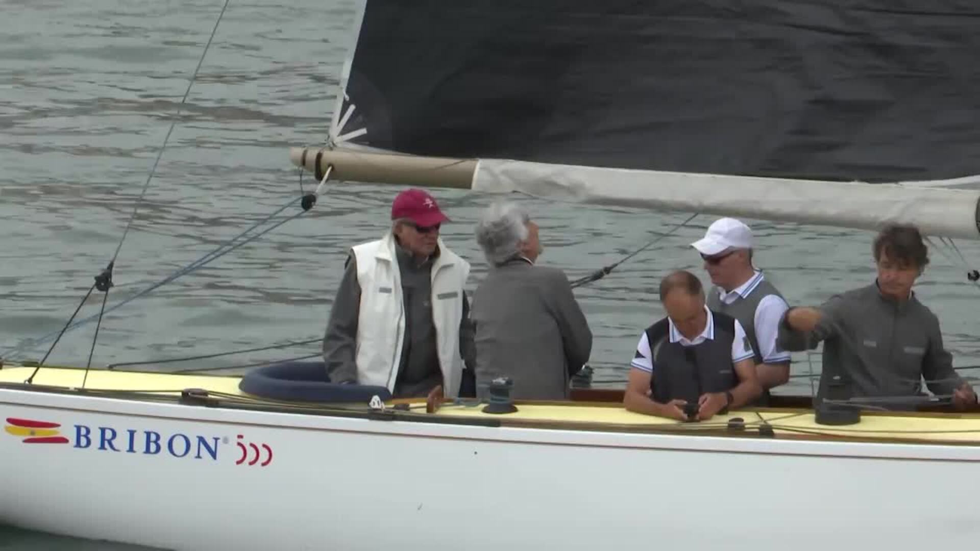 El Rey emérito regresa a Abú Dhabi tras reunirse con su hijo en el Palacio de la Zarzuela