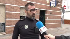 Dos policías salvan la vida a una niña que entró en parada tras chocar con un bolardo