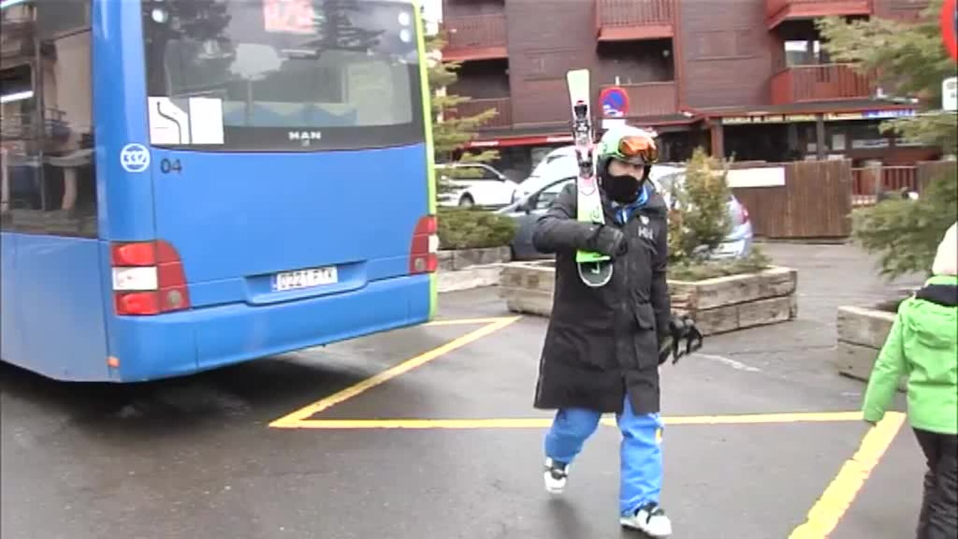 Una tormenta de granizo descarga con fuerza en Barcelona y tiñe de blanco Granollers