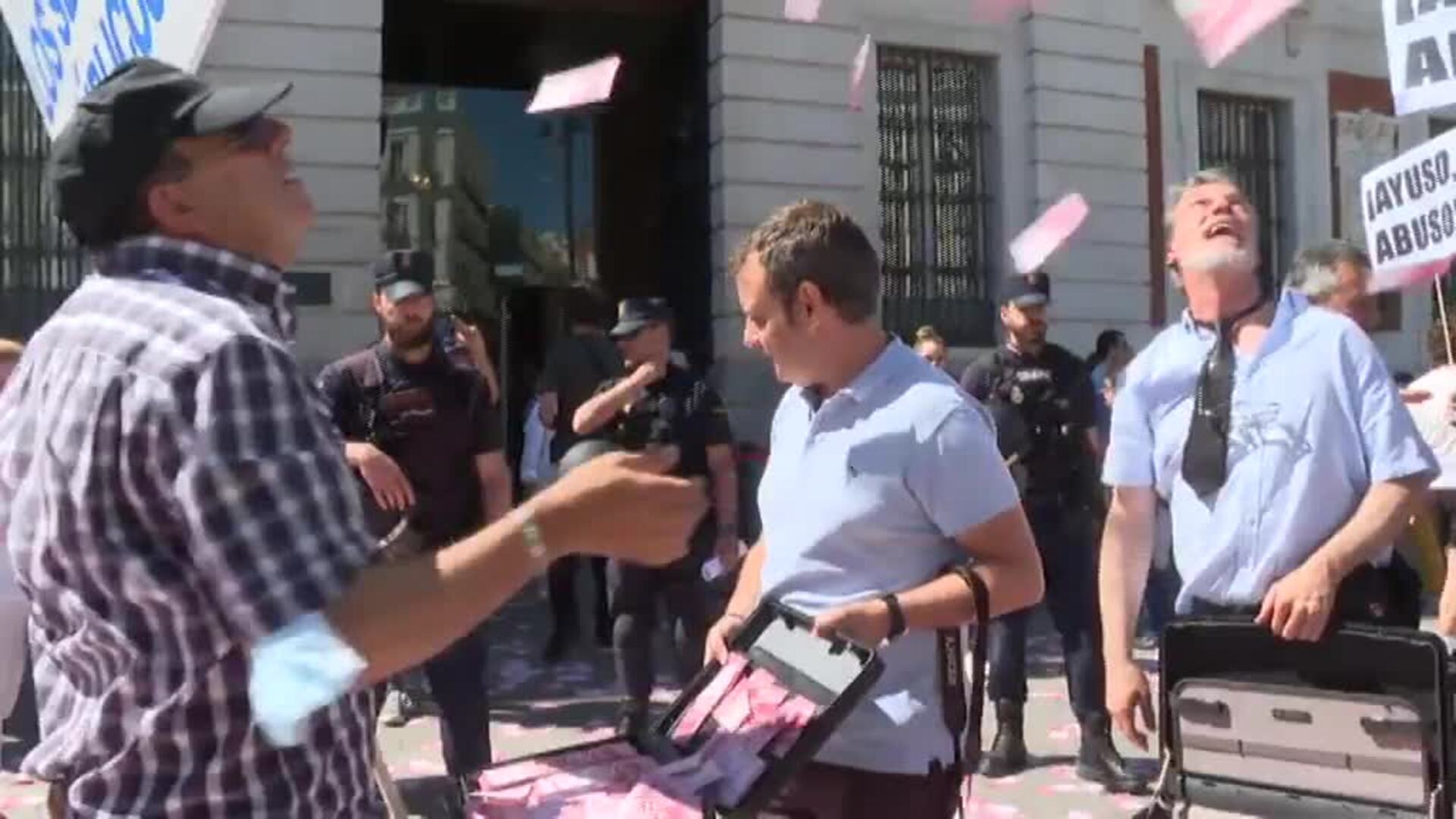 Protestas de Correos y taxistas en Madrid