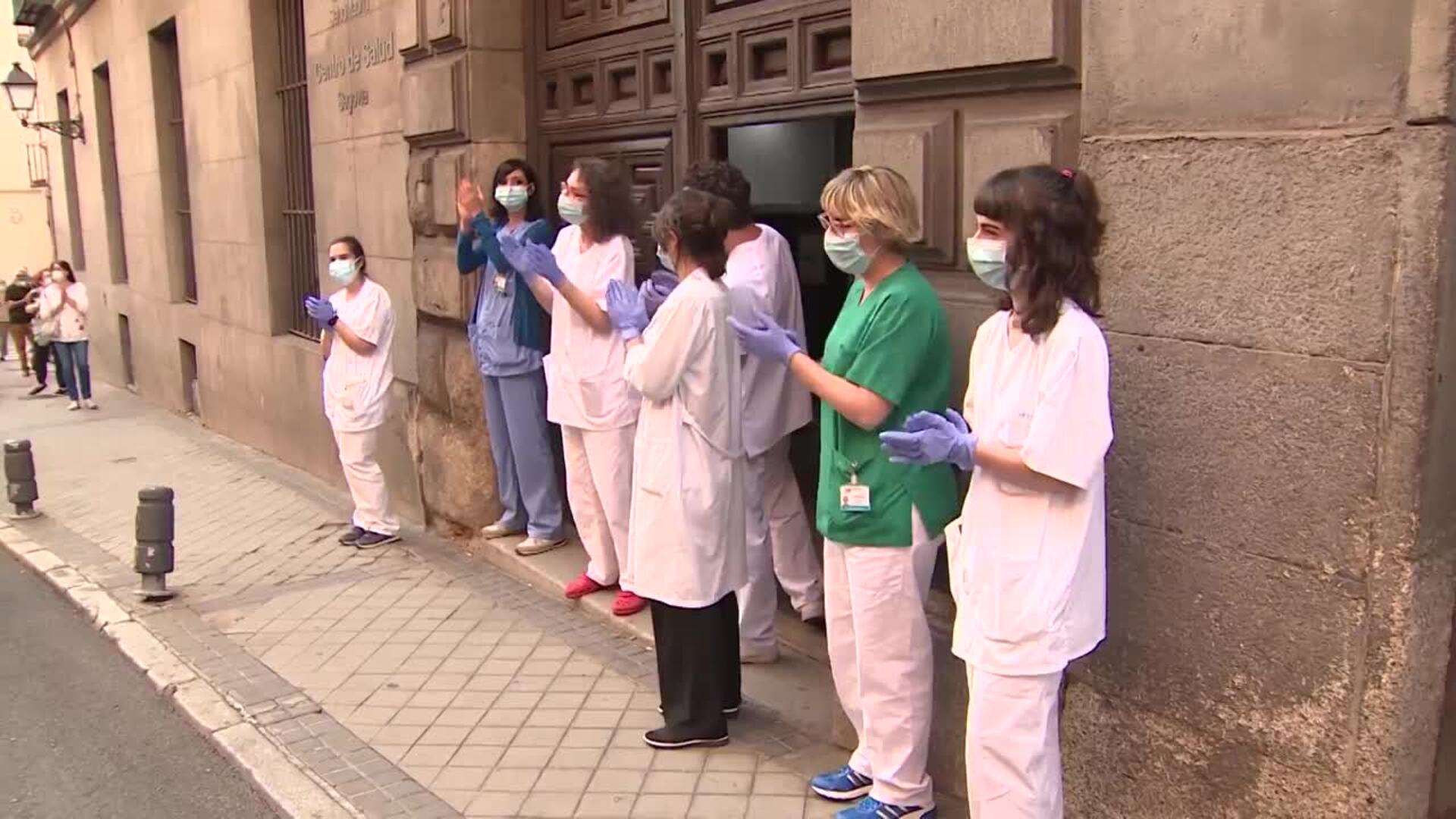 Sanitarios se concentran por tercer lunes frente a centros de salud