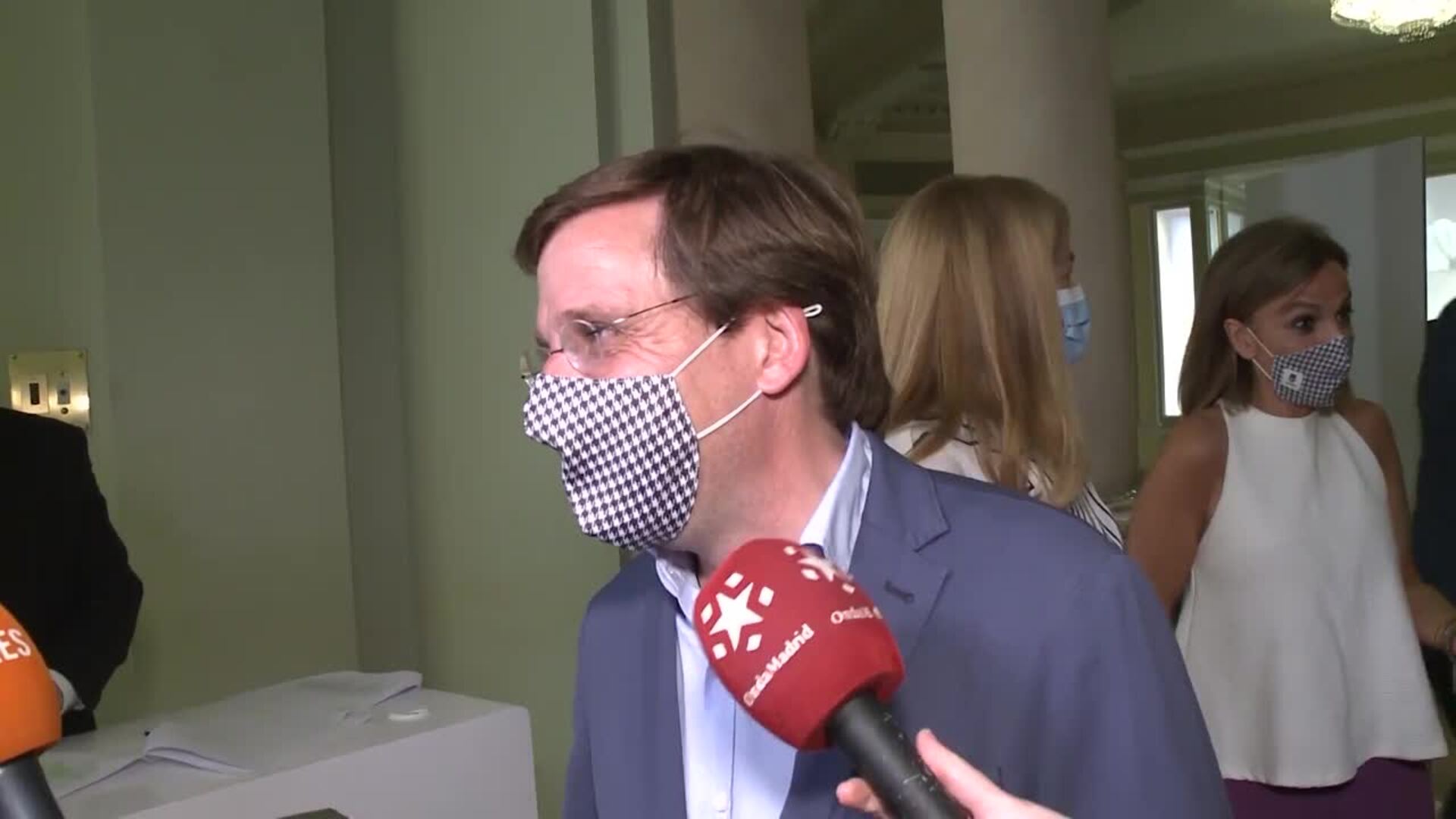 Almeida: &quot;Si hubiese que elegir a la mujer del año sería Isabel Díaz Ayuso&quot;