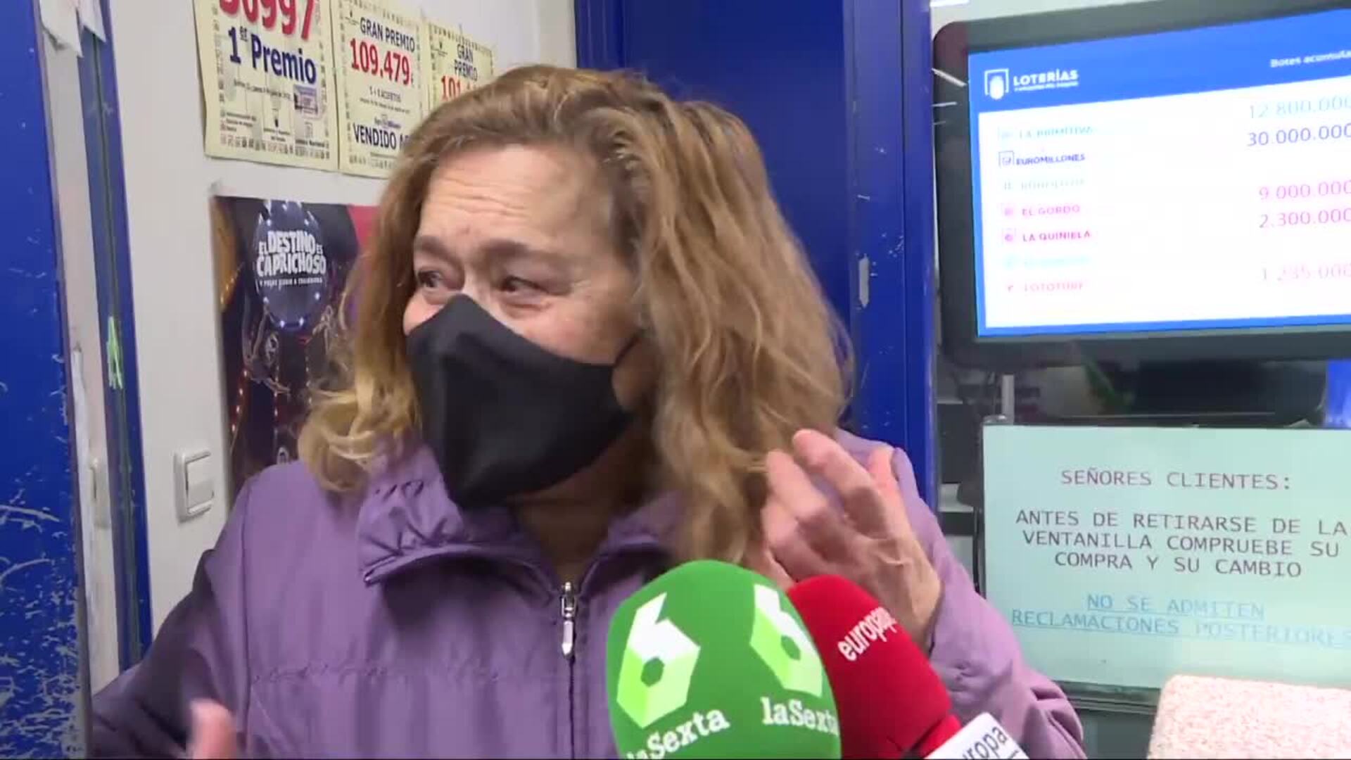 Emoción en Atocha tras repartir parte del segundo premio de la Lotería de &#039;El Niño&#039;