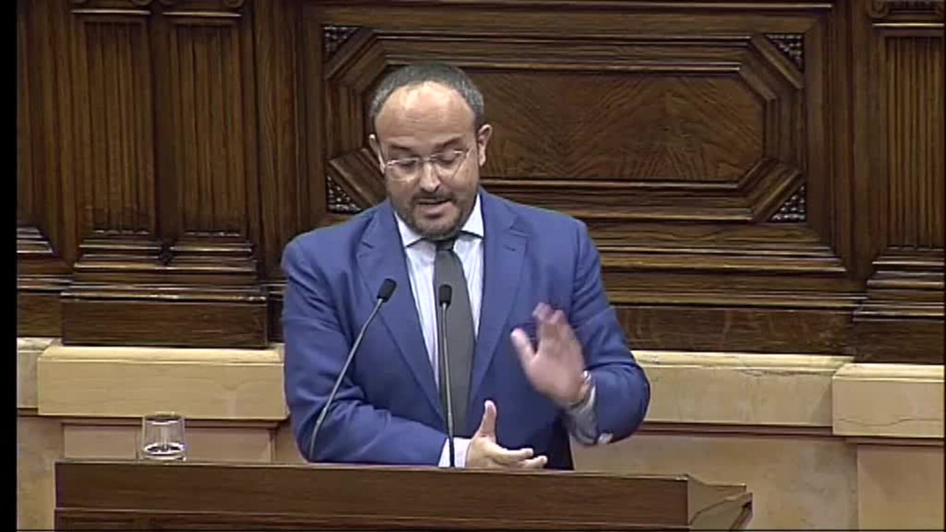 El líder del PP catalán versiona a Manolo Escobar y le dedica un pasodoble a Quim Torra