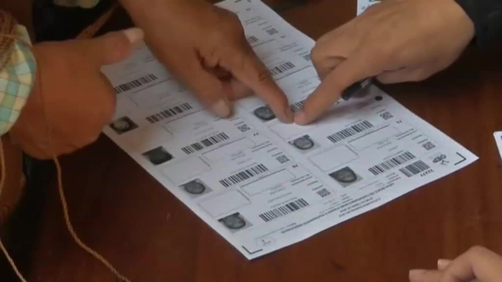 Bolivia celebra elecciones con Morales buscando revalidar su cargo por cuarta vez consecutiva