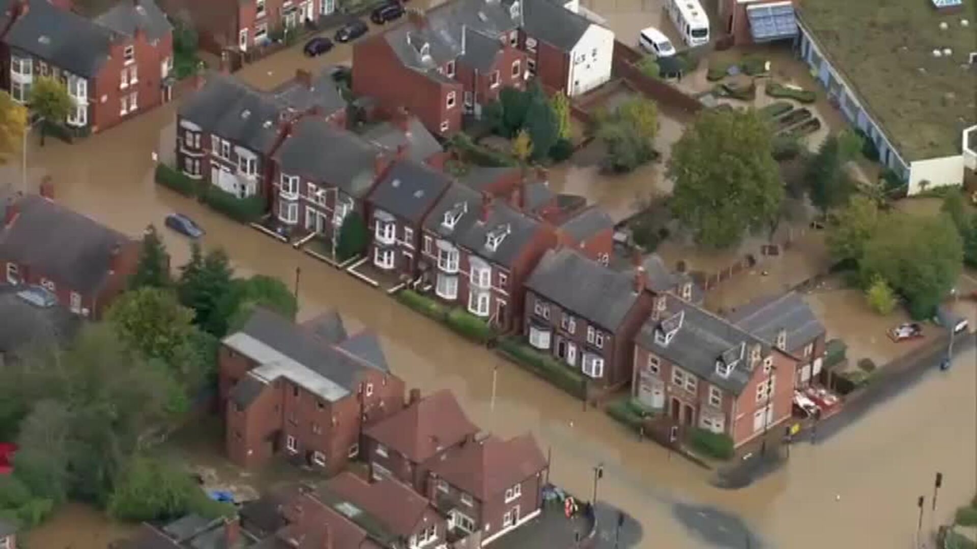 Las inundaciones al norte de Inglaterra colapsan sus ciudades