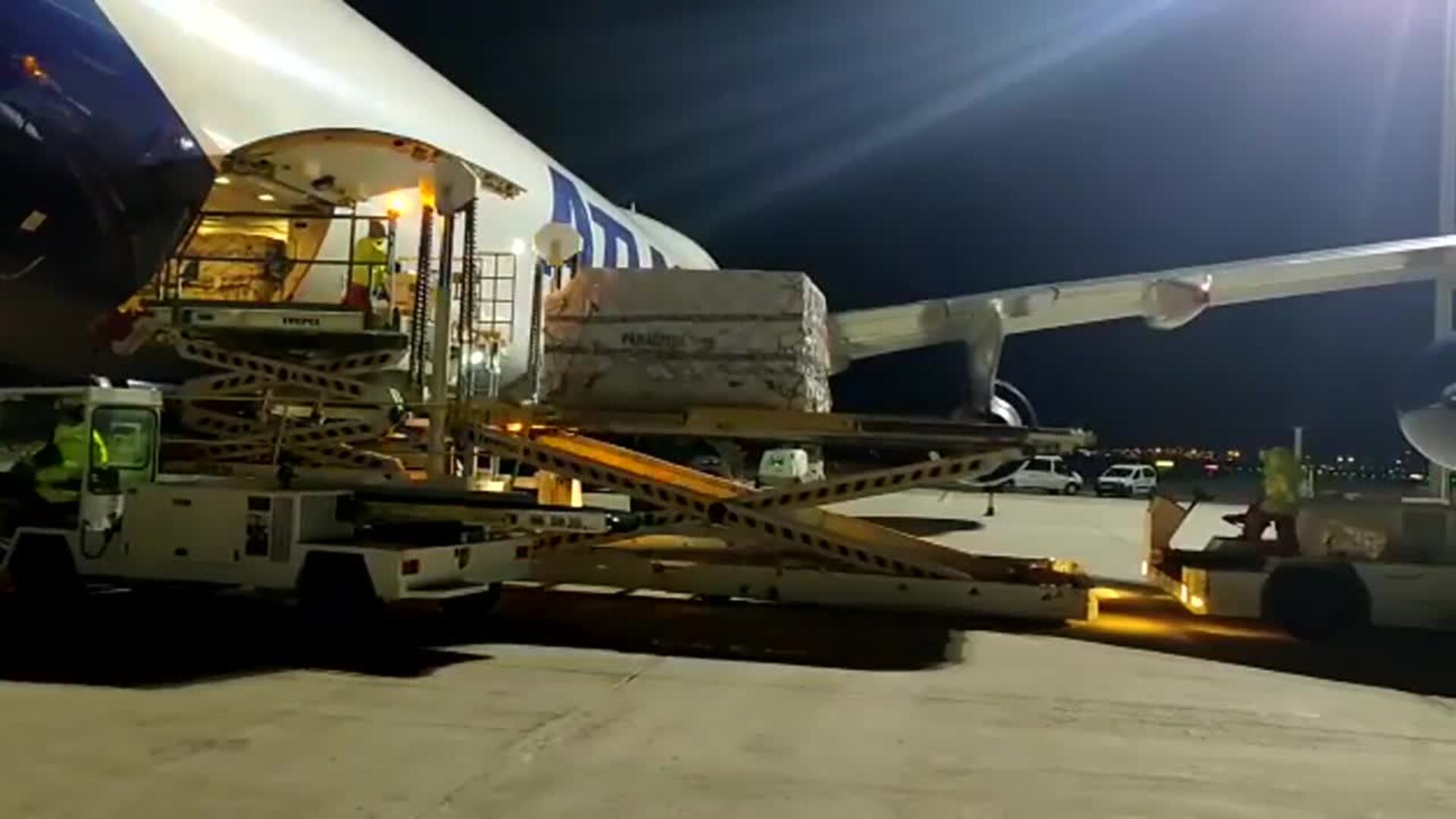 CyL recibe 4 aviones con material sanitario