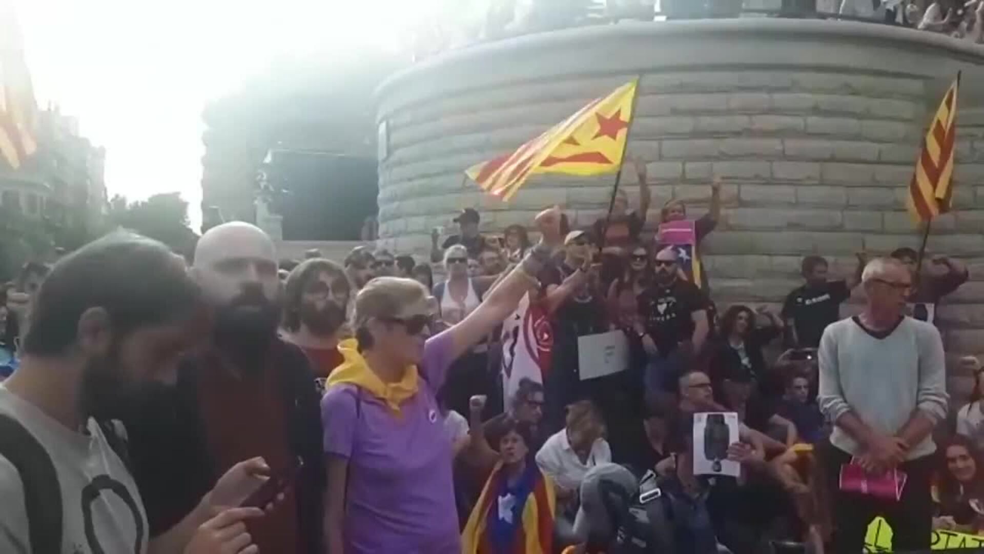 Centenares de manifestantes bloquean el acceso a la Sagrada Familia