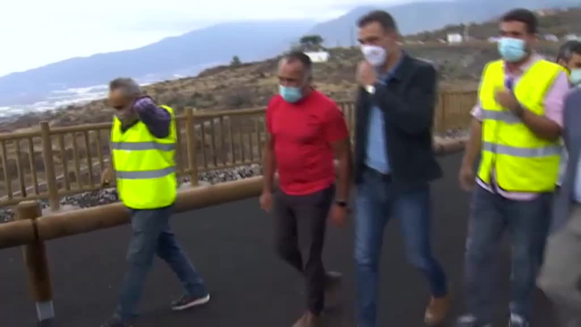 Sánchez visita el puesto de mando avanzado en La Palma