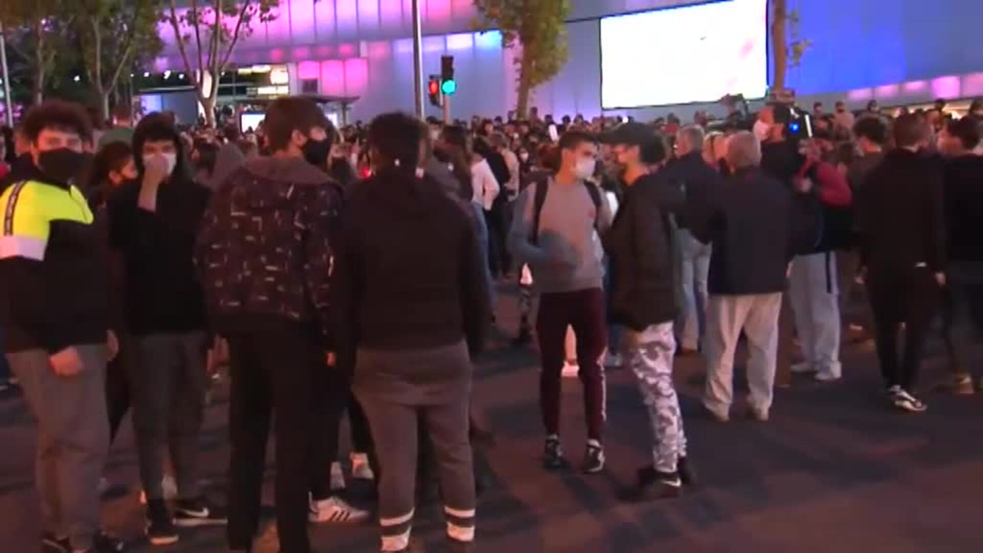 Nueva protesta ante la Asamblea de Madrid contra Díaz Ayuso