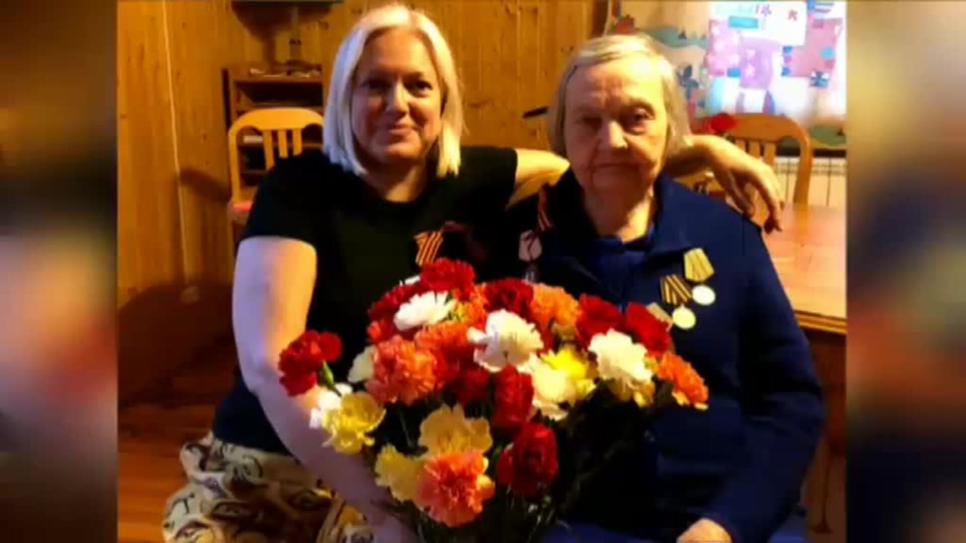 Una anciana rusa recauda dinero para familias de sanitarios fallecidos contando vivencias de la II Guerra Mundial