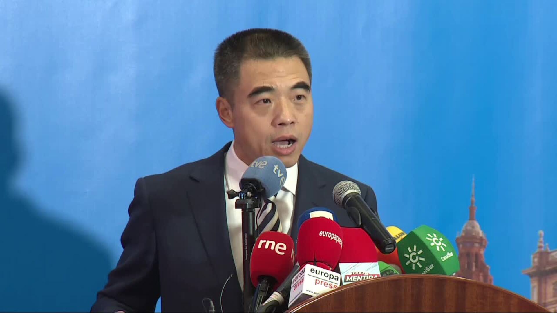 La Embajada de China afirma que &quot;el enemigo es el coronavirus, no los chinos&quot;