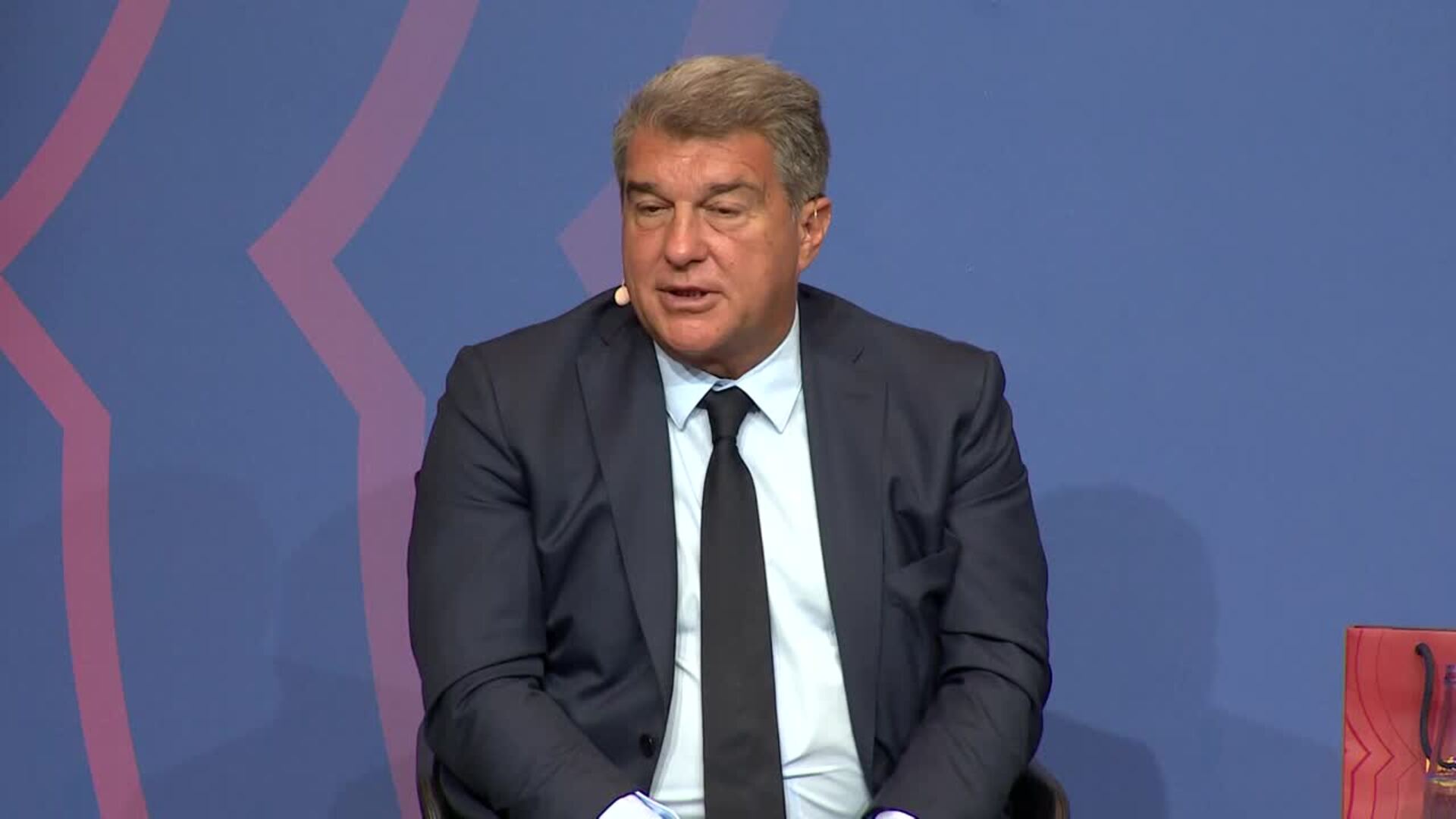 Laporta: &quot;Estamos trabajando para tener un equipo muy competitivo la próxima temporada&quot;