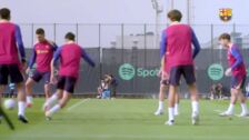 Los jugadores disponibles del Barça se entrenan con el equipo juvenil