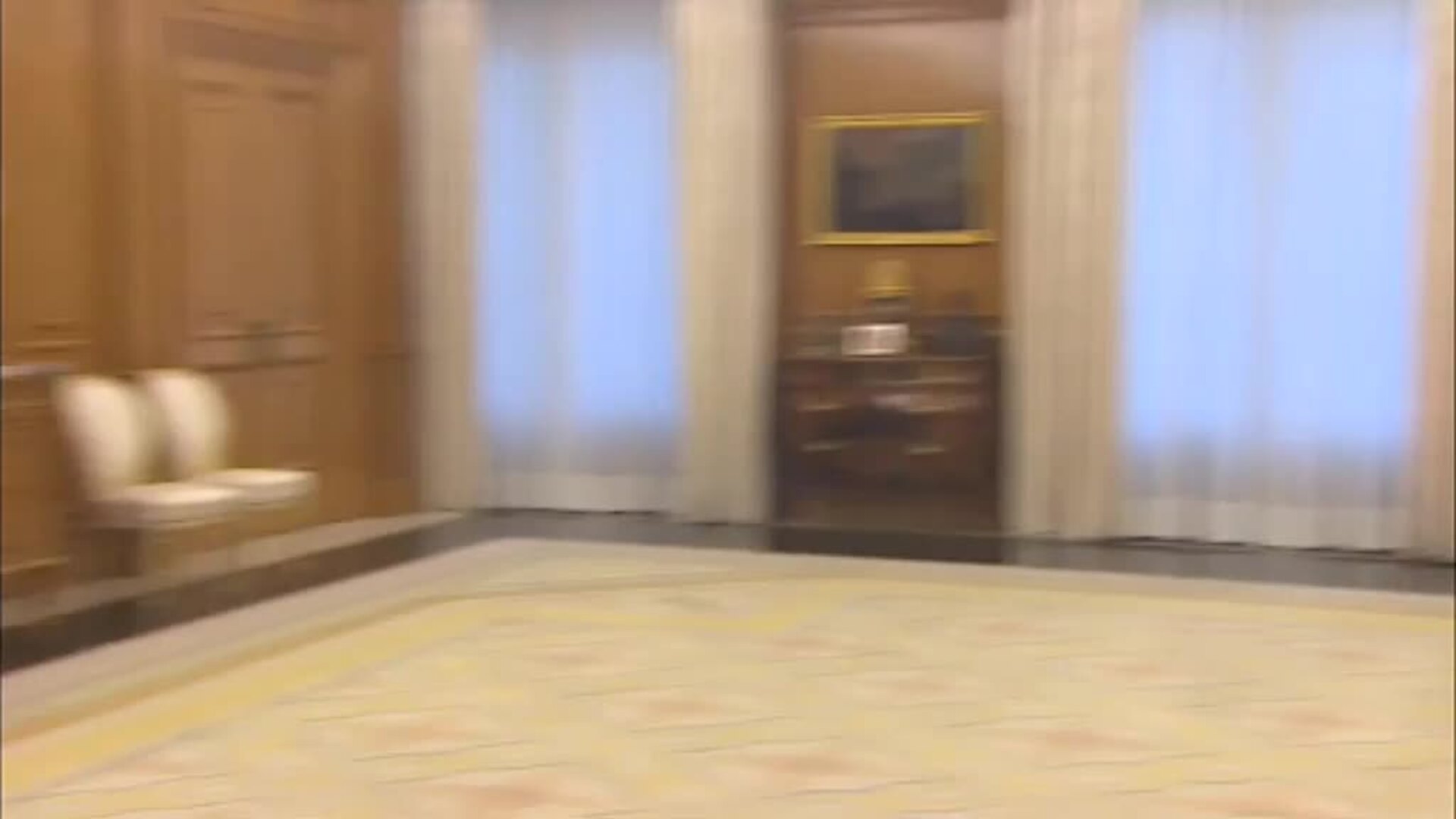 El rey reanuda la ronda de consultas y se reúne con IU, el PNV y En Comú