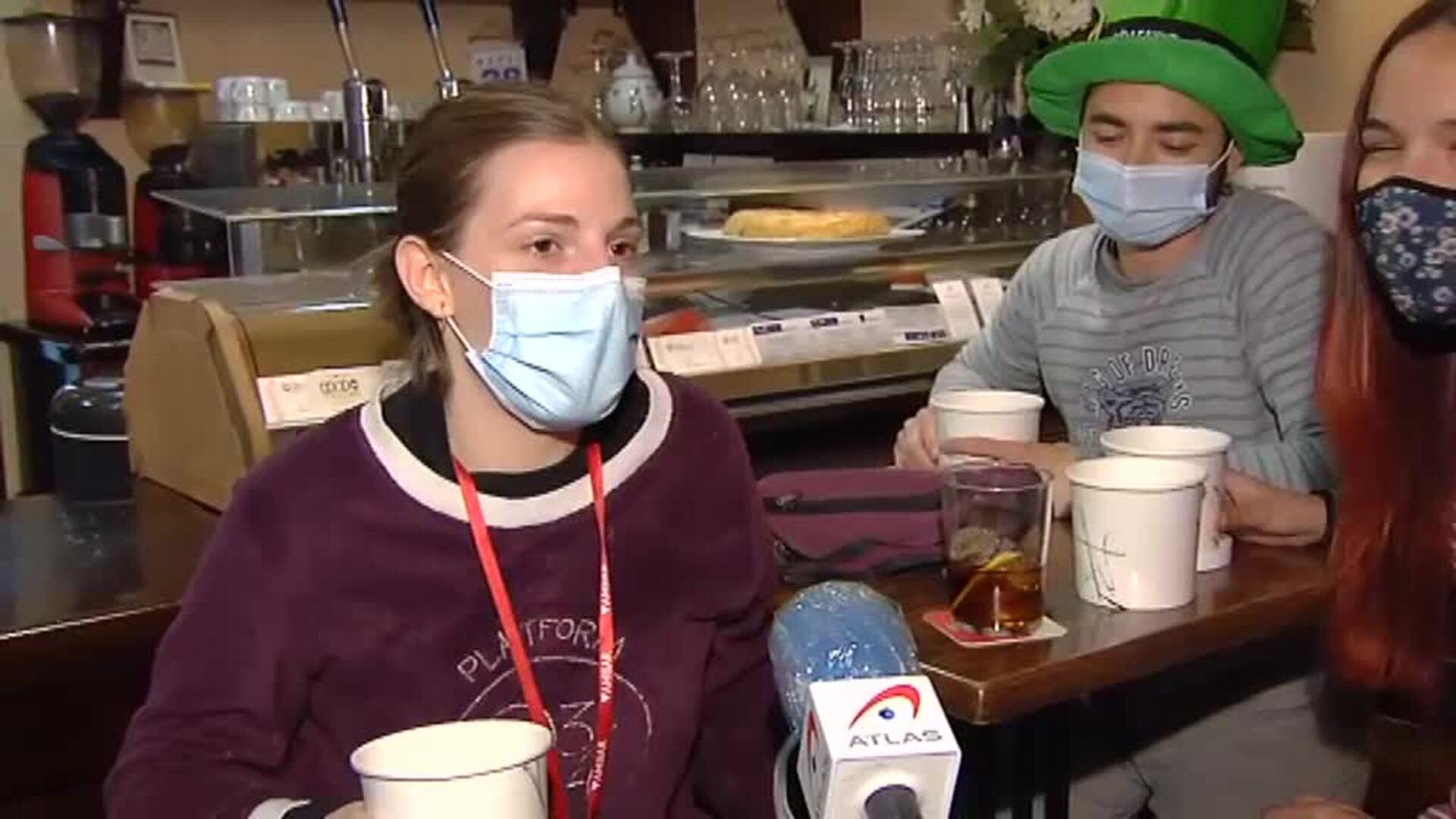 El pijameo se pone de moda en los bares de Zaragoza como alternativa al toque de queda