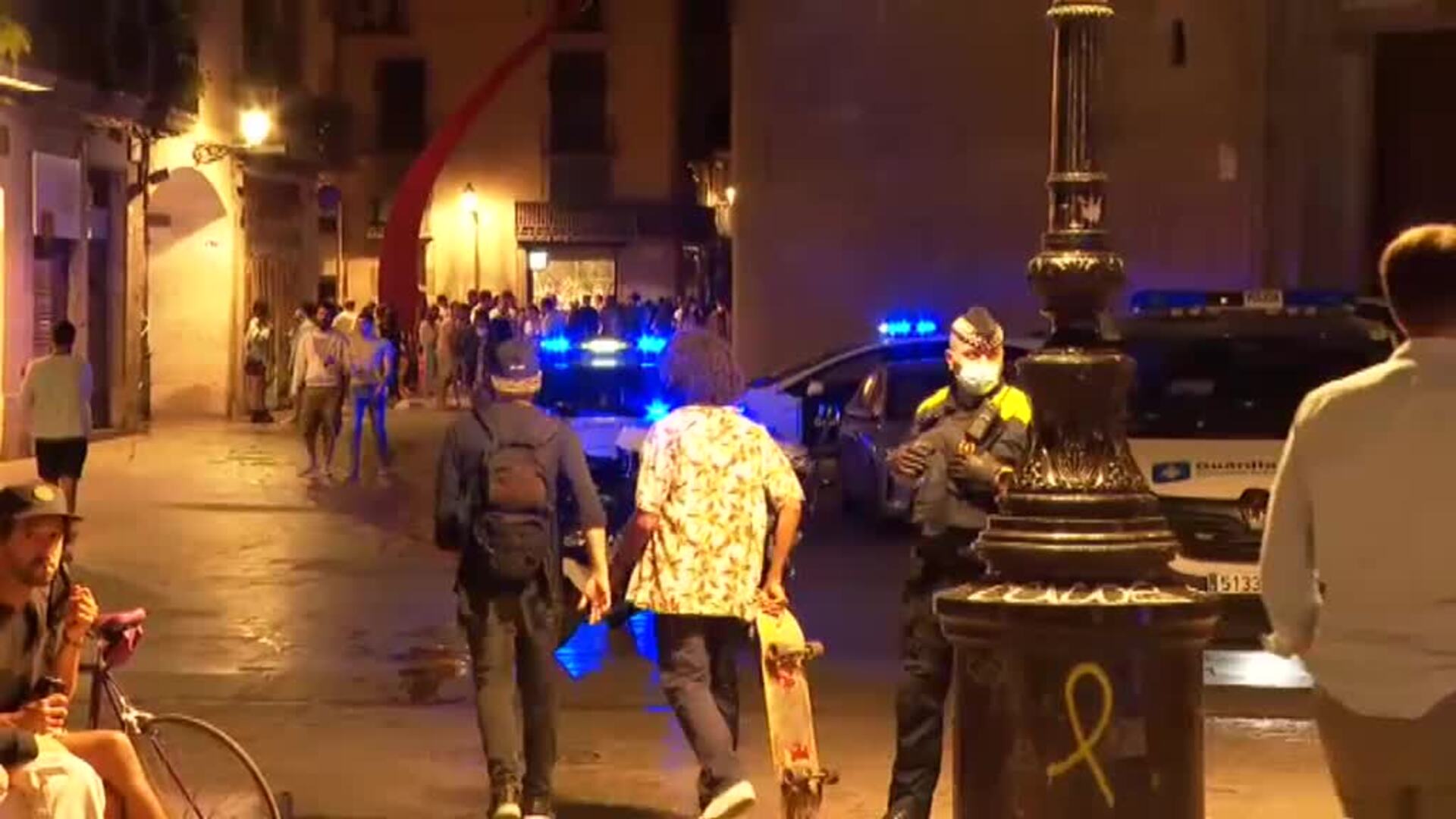 Macrobotellón en Barcelona con más de seis mil jóvenes en las calles