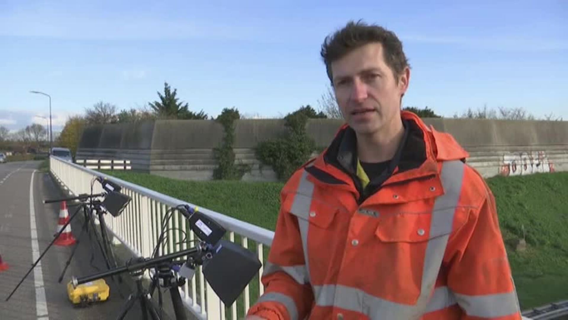 Países Bajos pone en marcha un nuevo sistema para sancionar a los conductores que hablen por el móvil