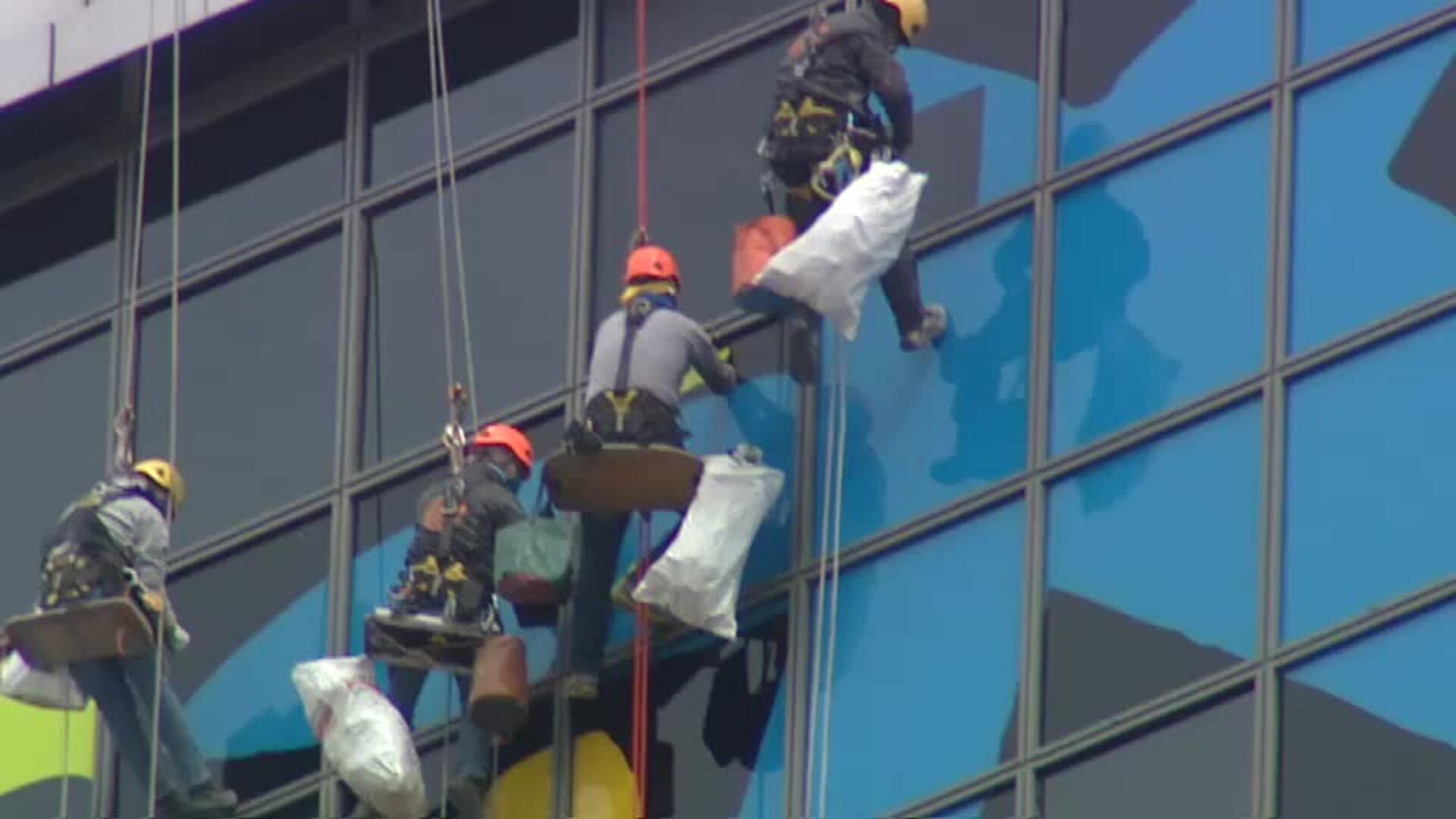 Comienza a desaparecer de Madrid el logotipo de Bankia