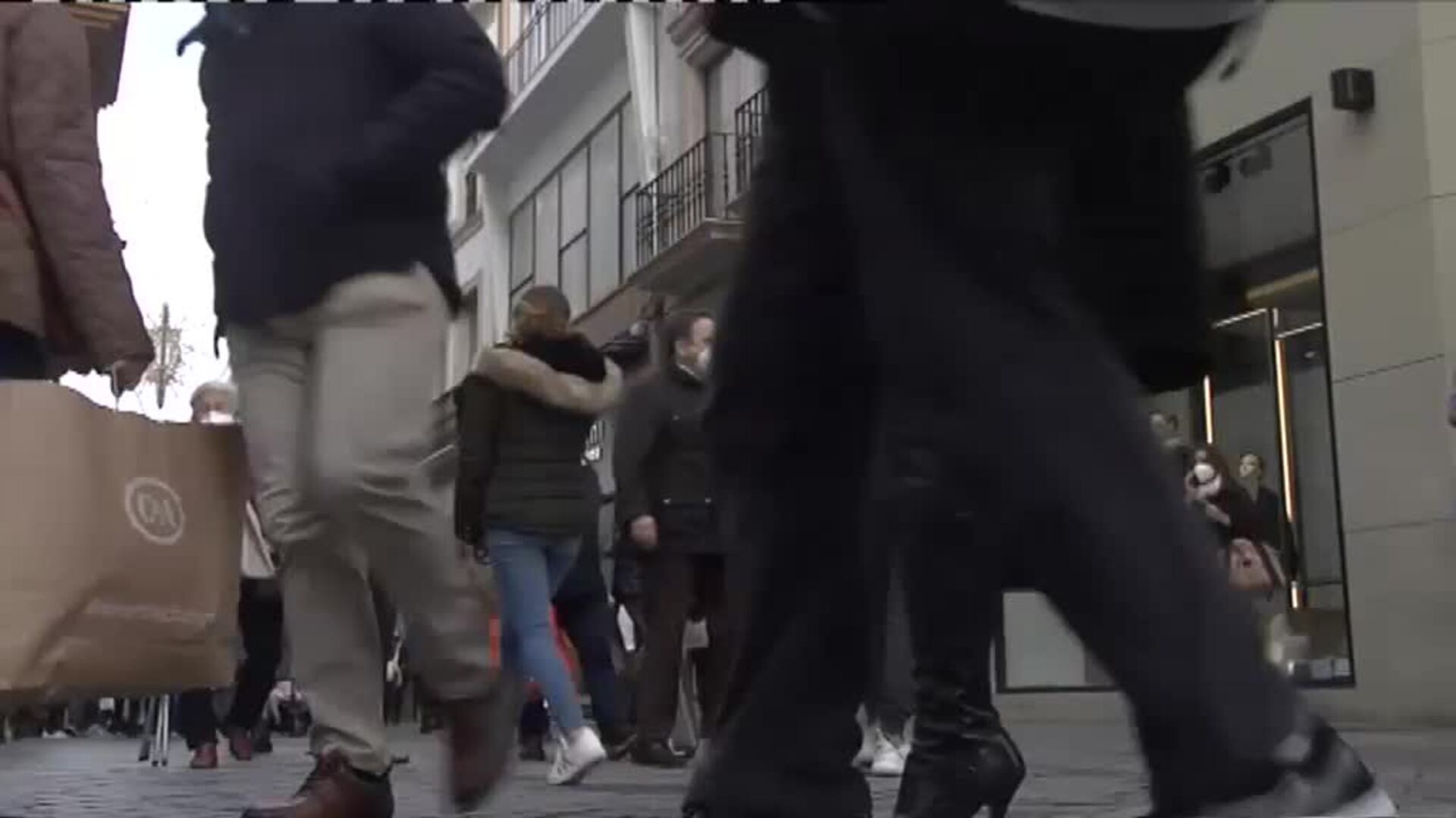 El &#039;Black Friday&#039; abarrota las calles de Sevilla en plena segunda ola de coronavirus