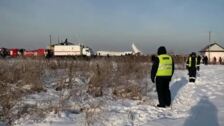 Al menos 15 muertos al estrellarse un avión en Kazajistán con 100 personas a bordo