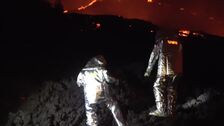 El volcán de La Palma continúa rugiendo un mes después y sin visos de apagarse