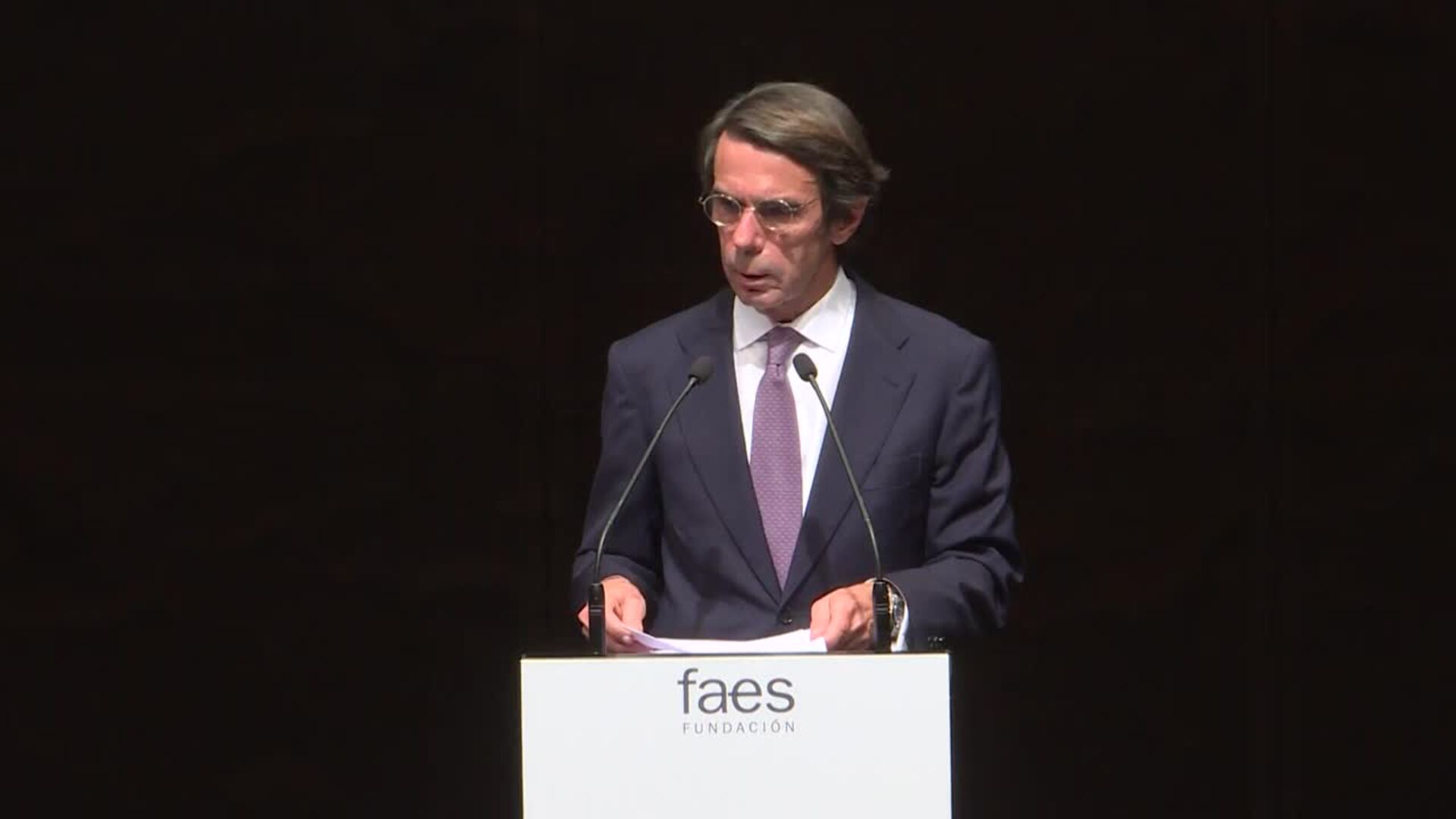 Aznar apela a la ley y la separación de poderes