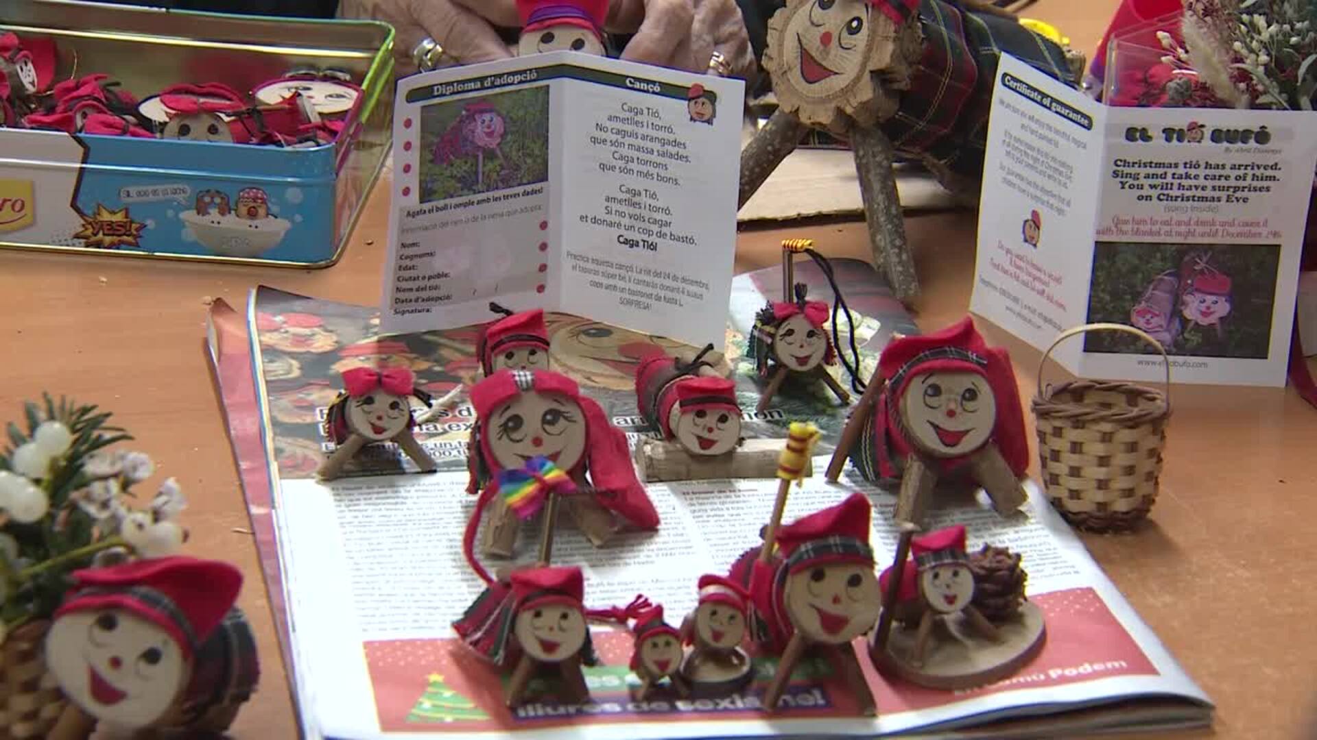 Un pequeño taller artesanal de Badalona crea y envía cada año decenas de tions y tionas