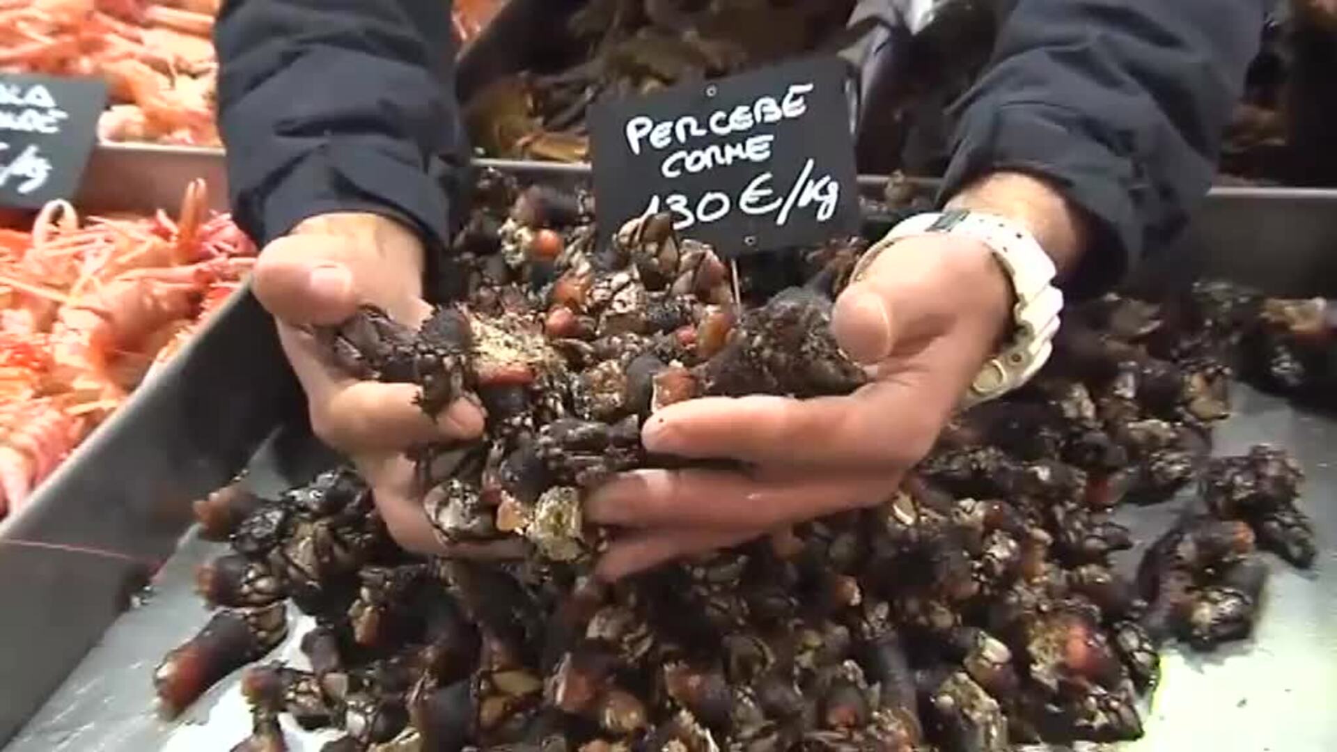 La Navidad más extraña: mercados llenos, celebraciones en solitario y videollamadas