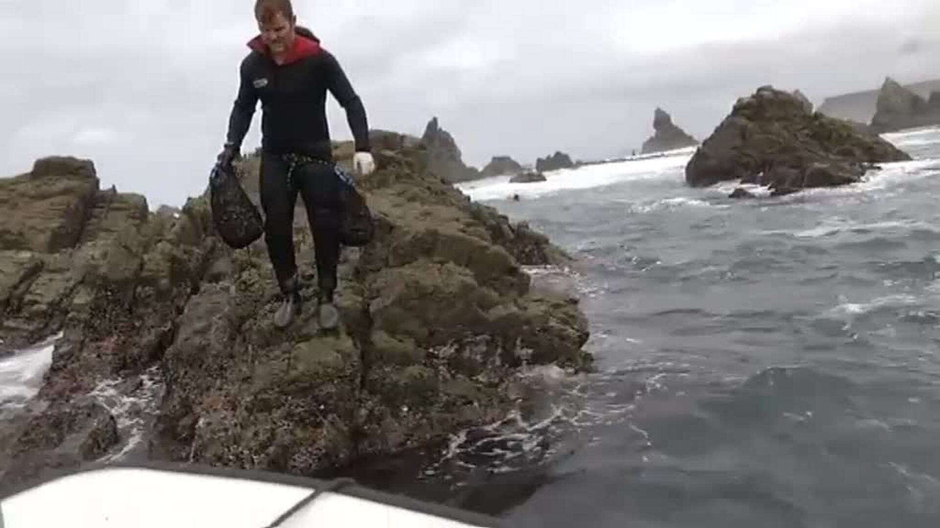 Los percebeiros, un duro trabajo, un oficio en el que se arriesga la vida