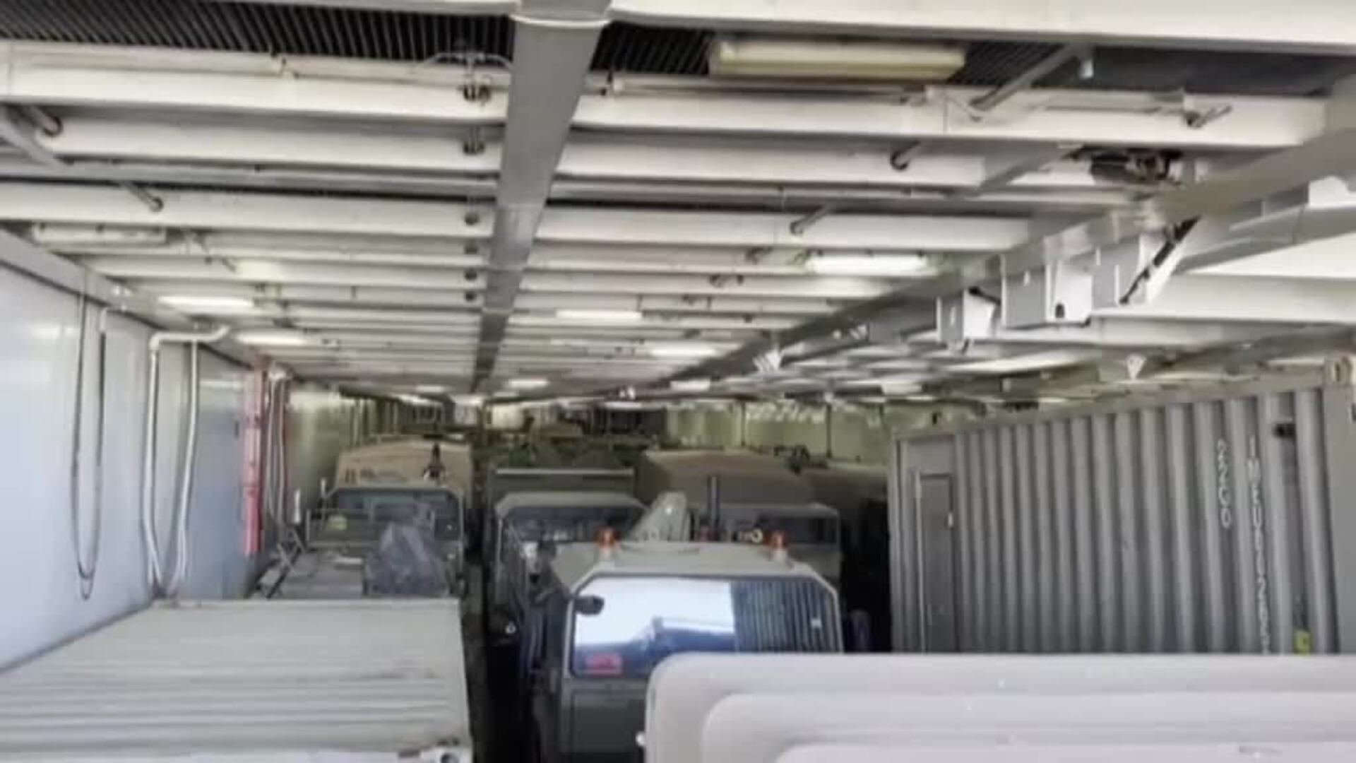 El buque de la Armada Ysabel navega ya rumbo a Polonia con 200 toneladas de armamento, munición y vehículos para Ucrania