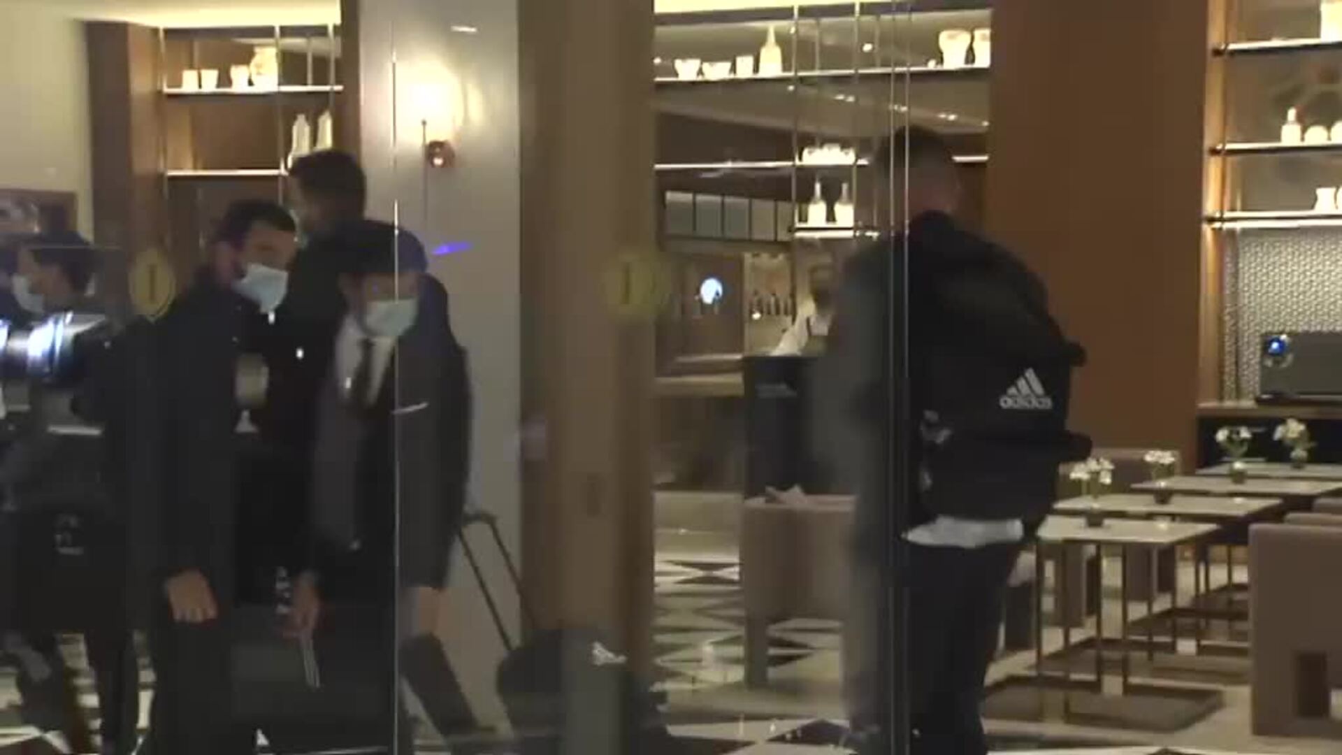 El Benfica llega al hotel de concentración en Barcelona