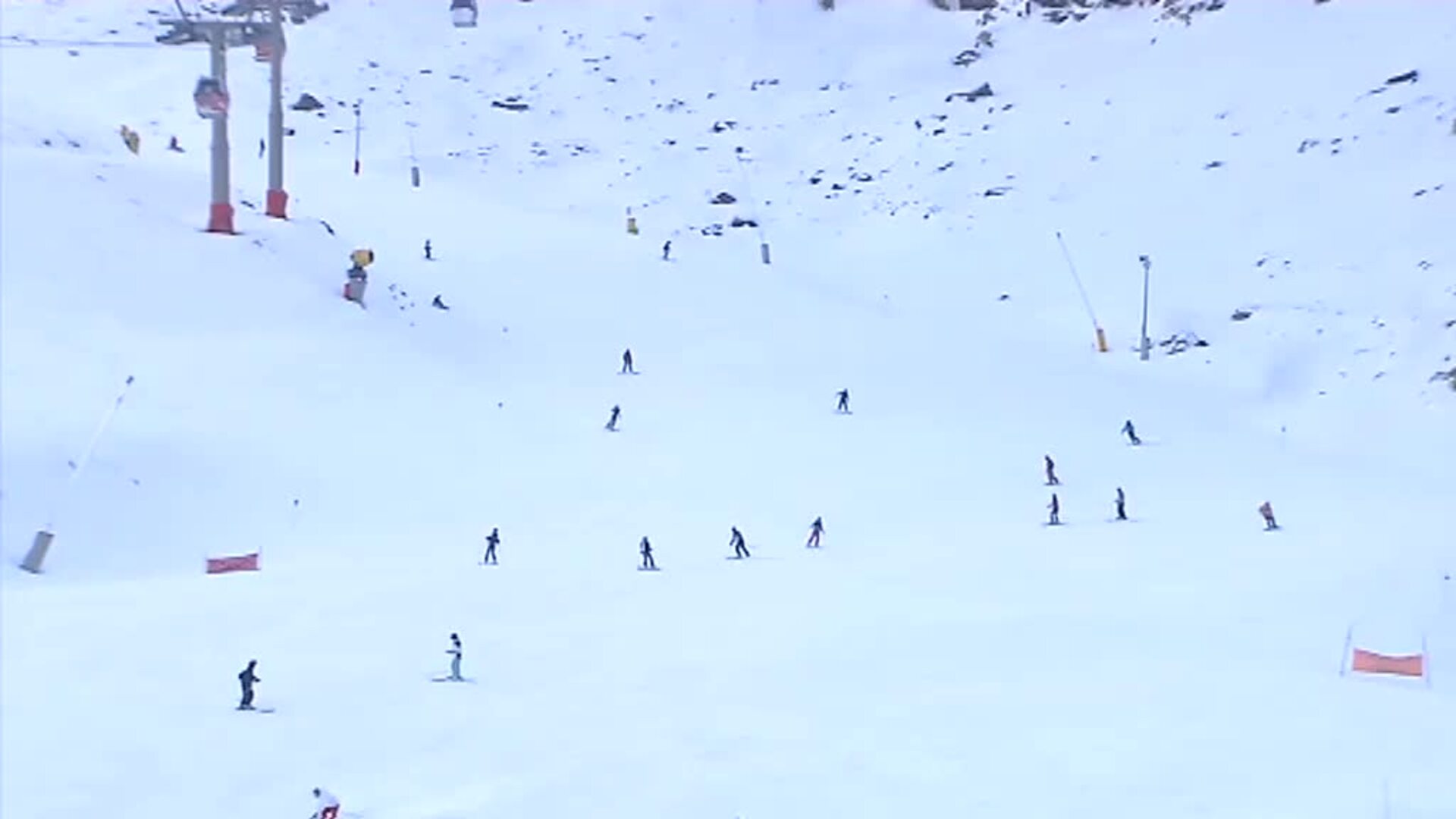 La temporada de esquí en Sierra Nevada sigue congelada