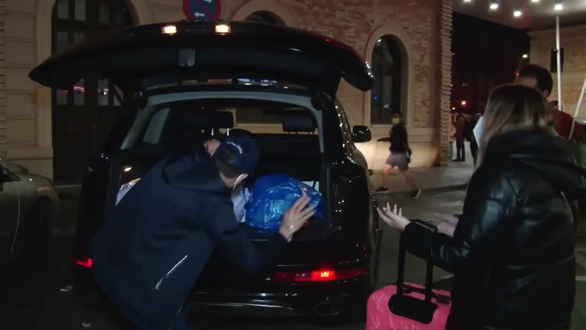 Antonio David y Rocío Flores se funden en un abrazo y demuestran la unión entre ambos